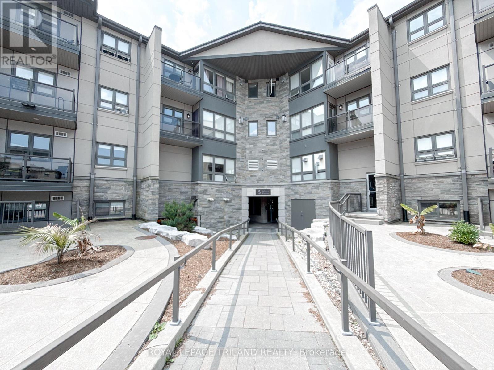 110 - 5 JACKSWAY CRESCENT, London North (North G)