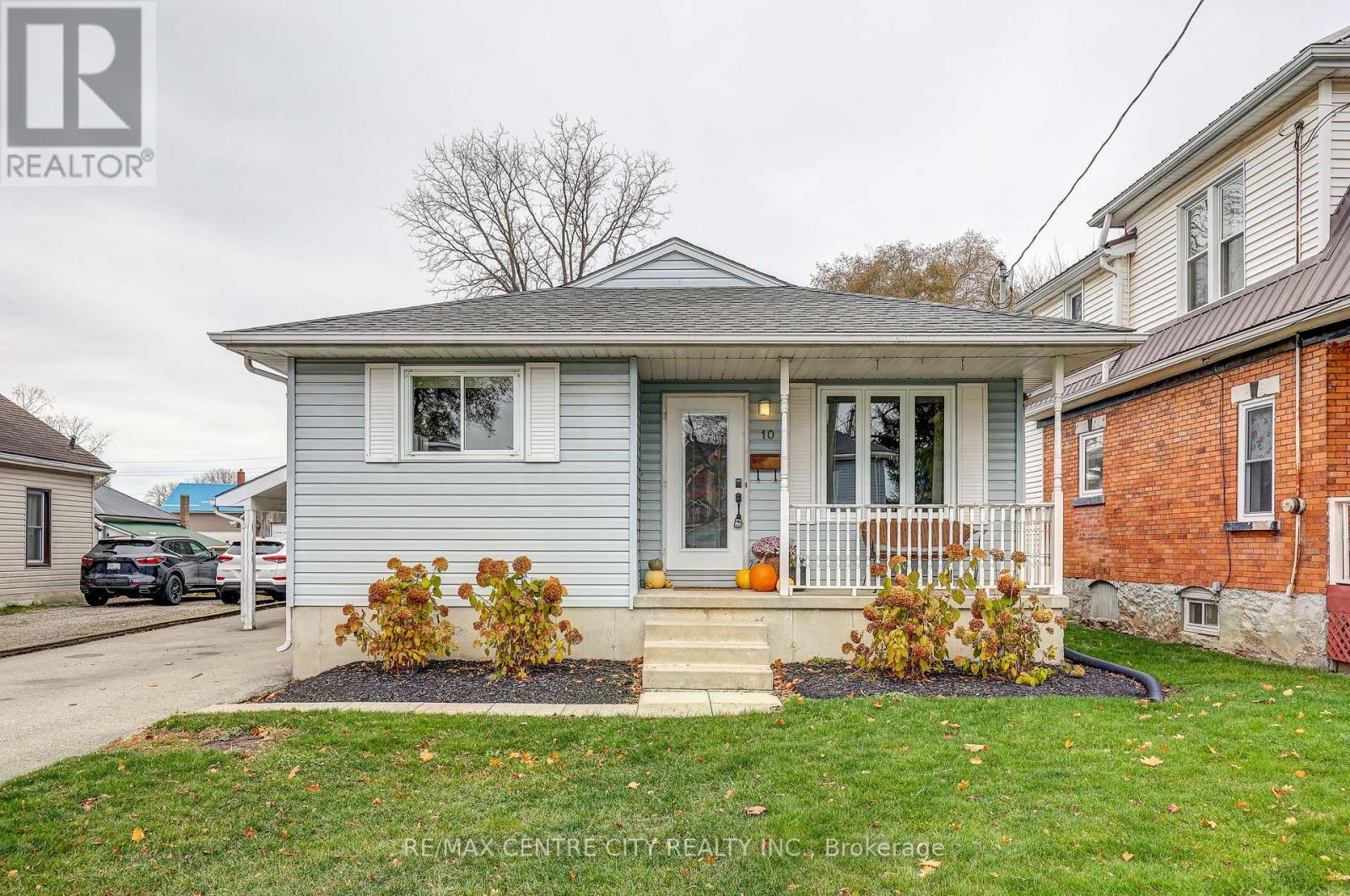 10 CEDAR STREET, Aylmer