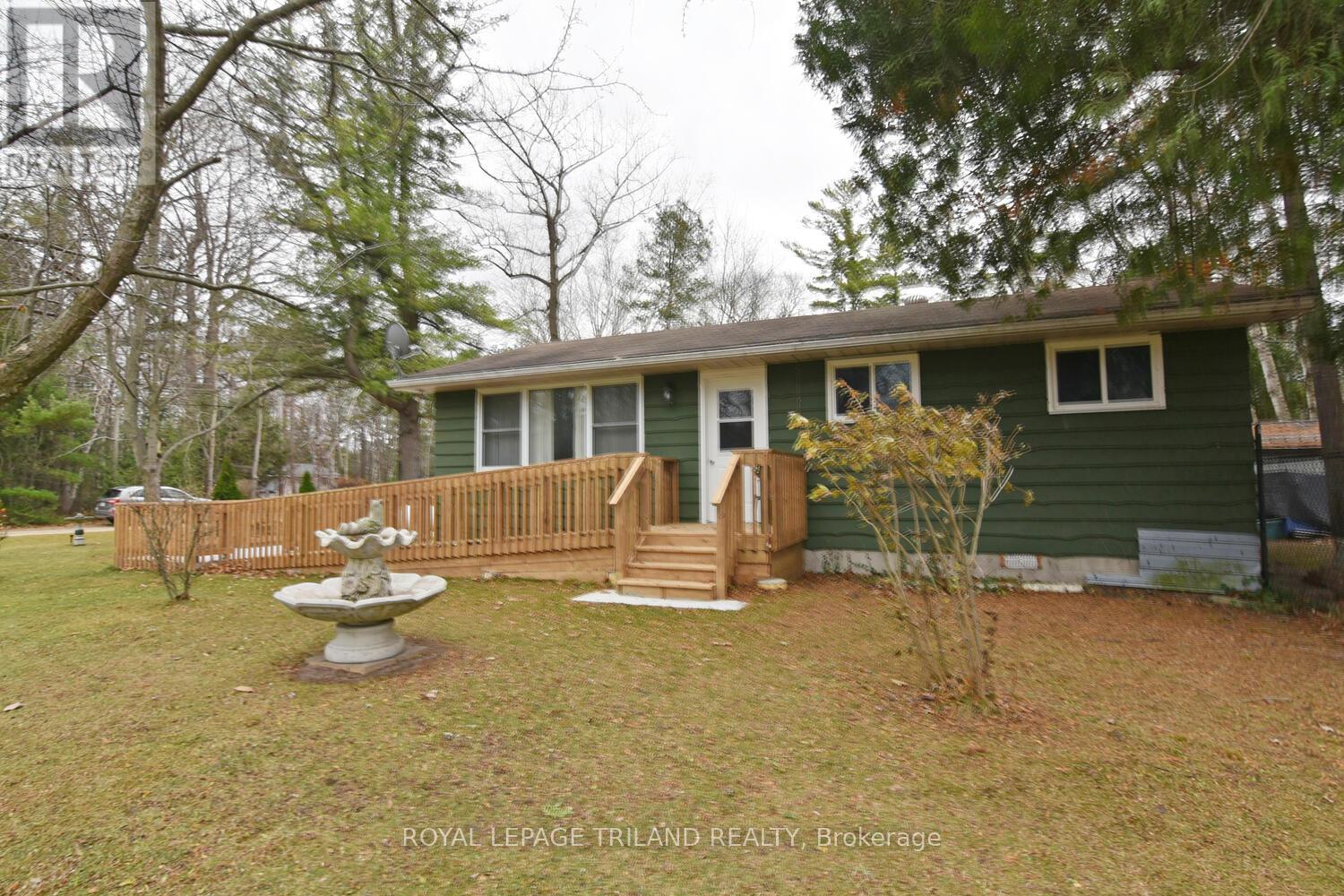 9599 PLEASANT ROAD, Lambton Shores (Kettle Point)