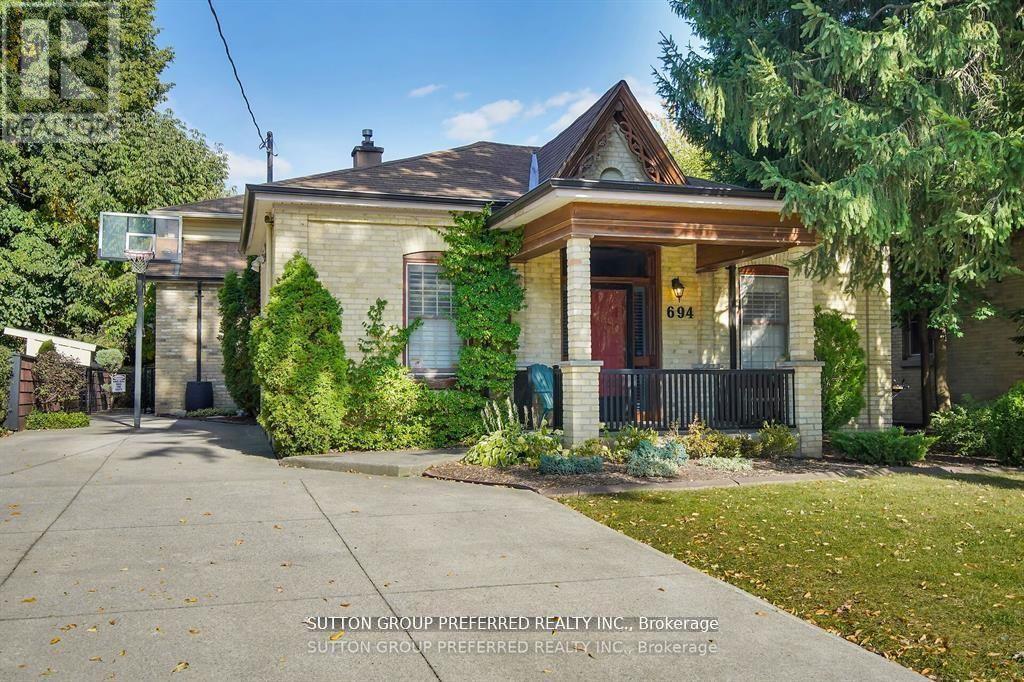 694 COLBORNE STREET, London East (East F)