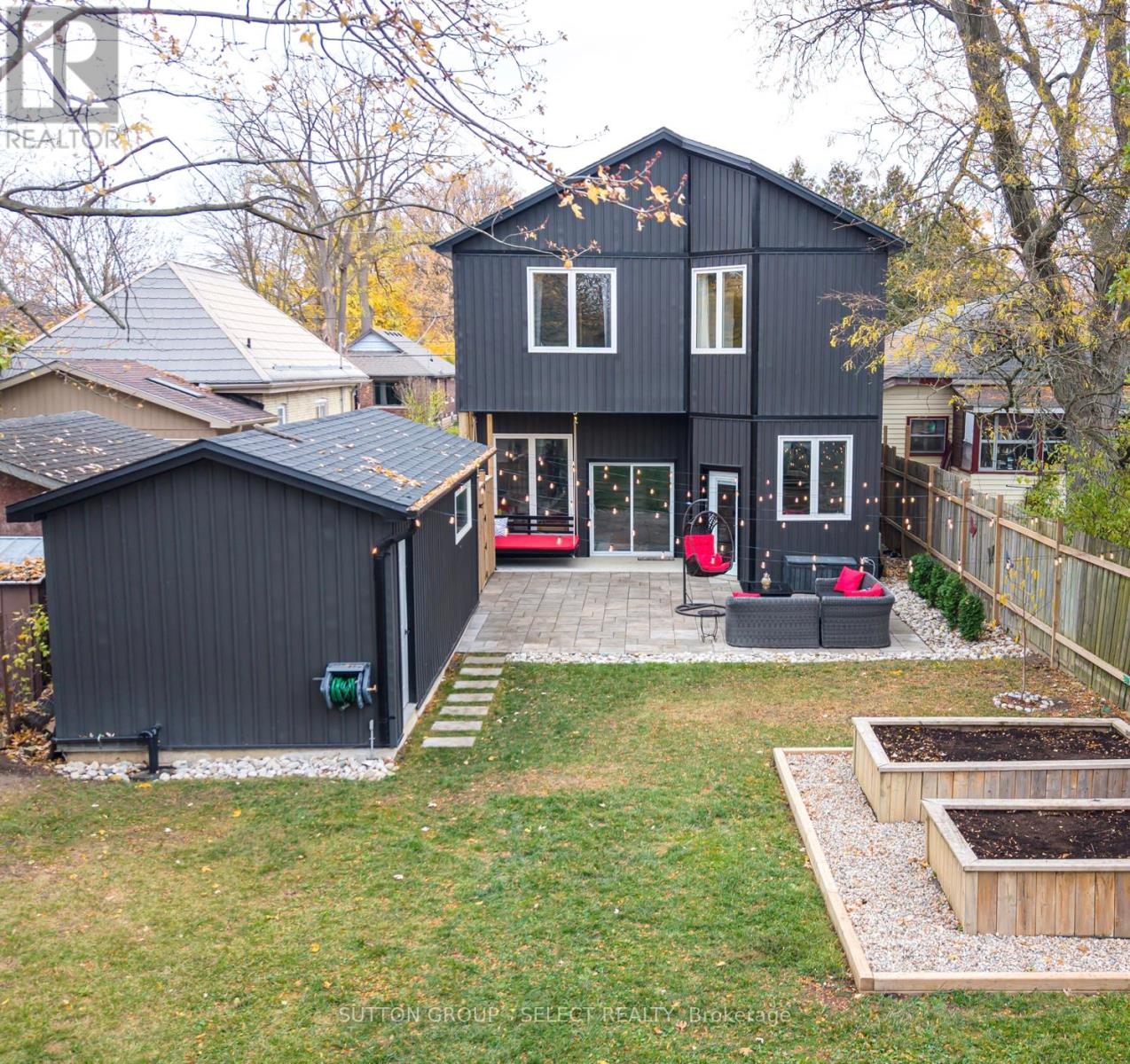 515 EMERY STREET E, London South (South G)