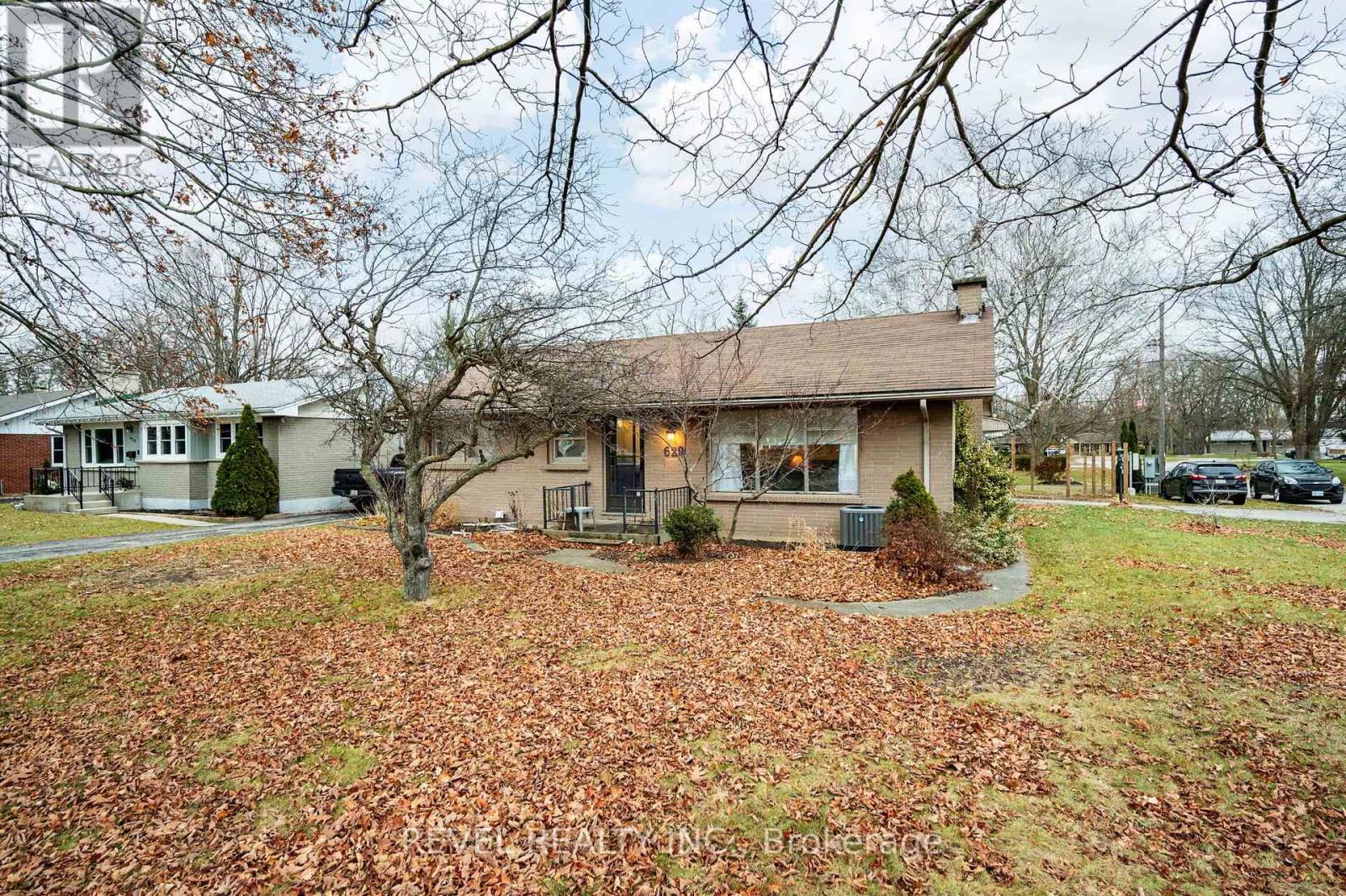 629 VICTORIA STREET, Strathroy-Caradoc (NE)