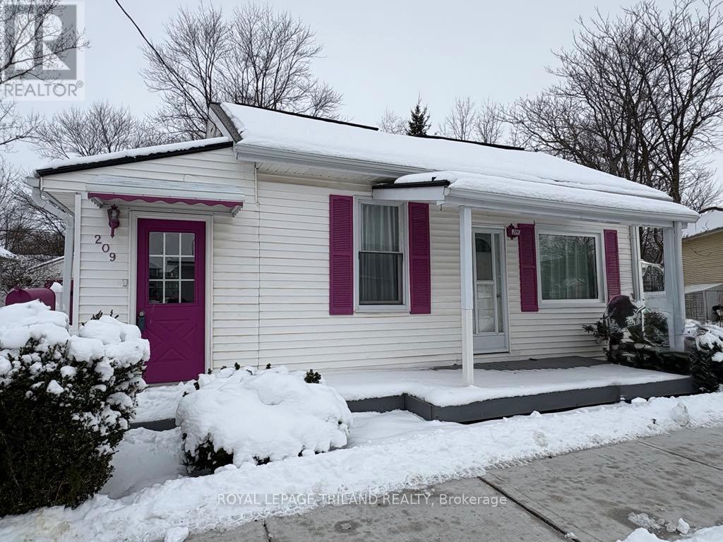 209 WATER STREET, Lucan Biddulph (Lucan)