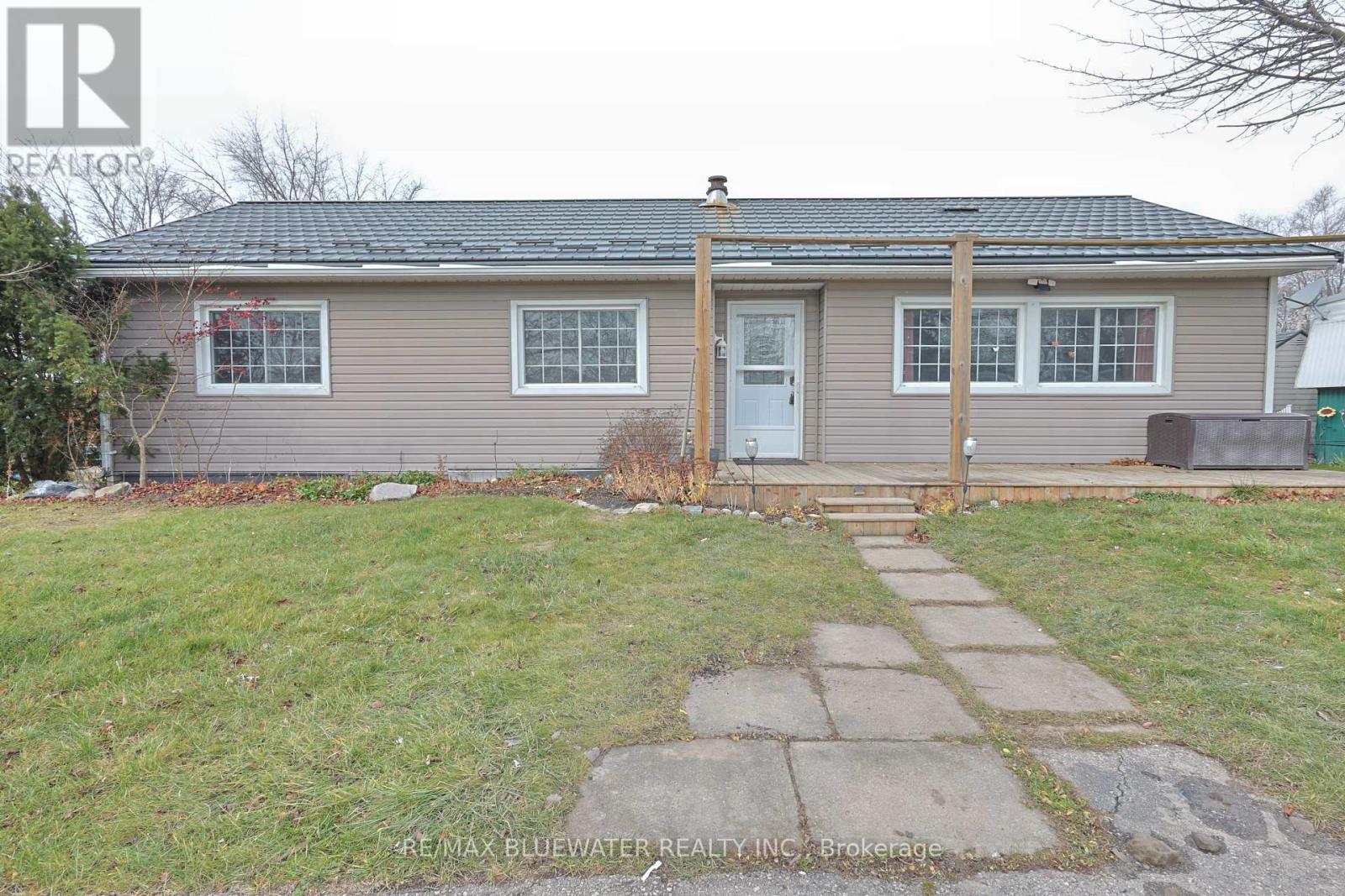 39 ST ANDREWS PLACE, South Huron (Stephen)