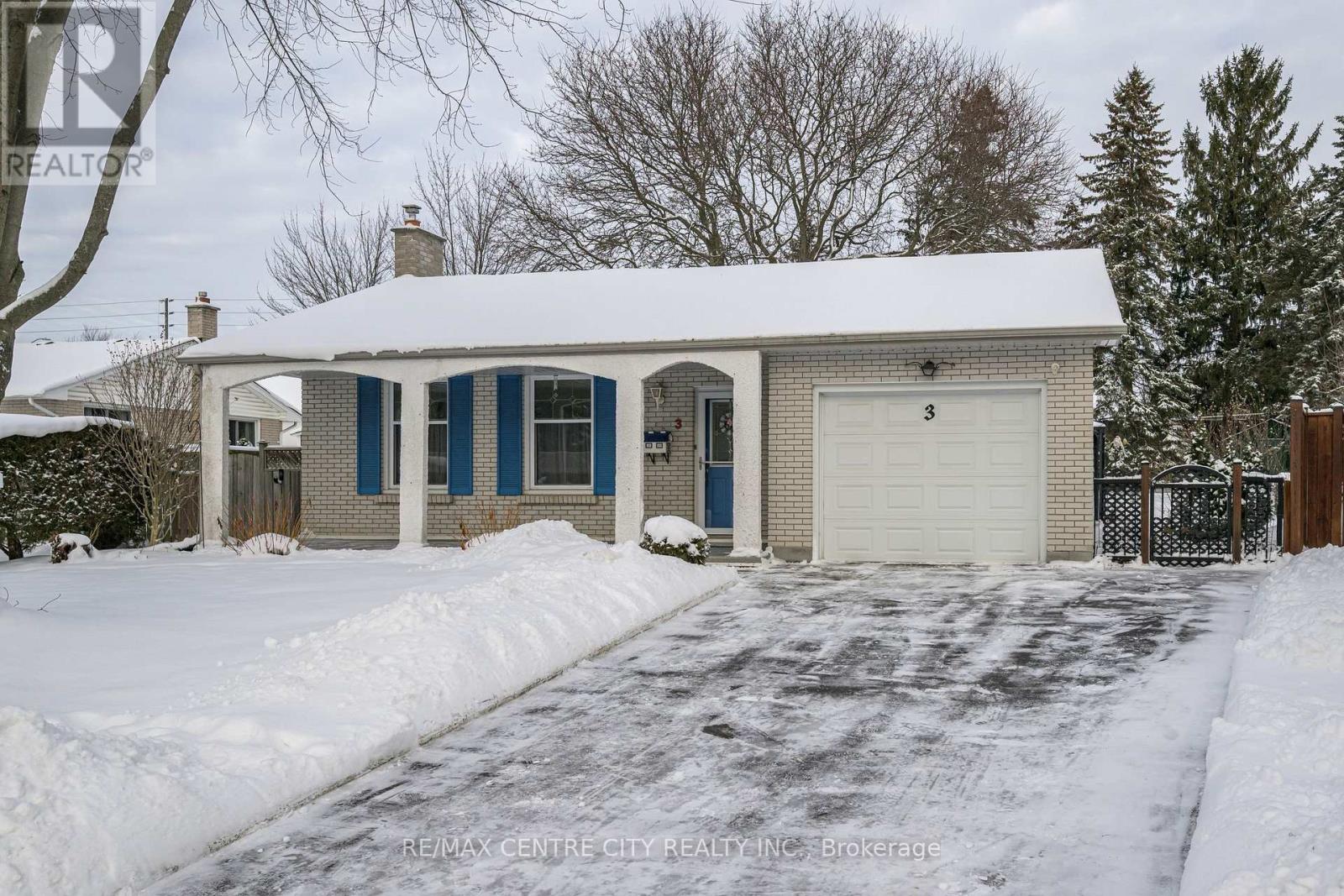 3 KENDALL COURT, London North (North G)