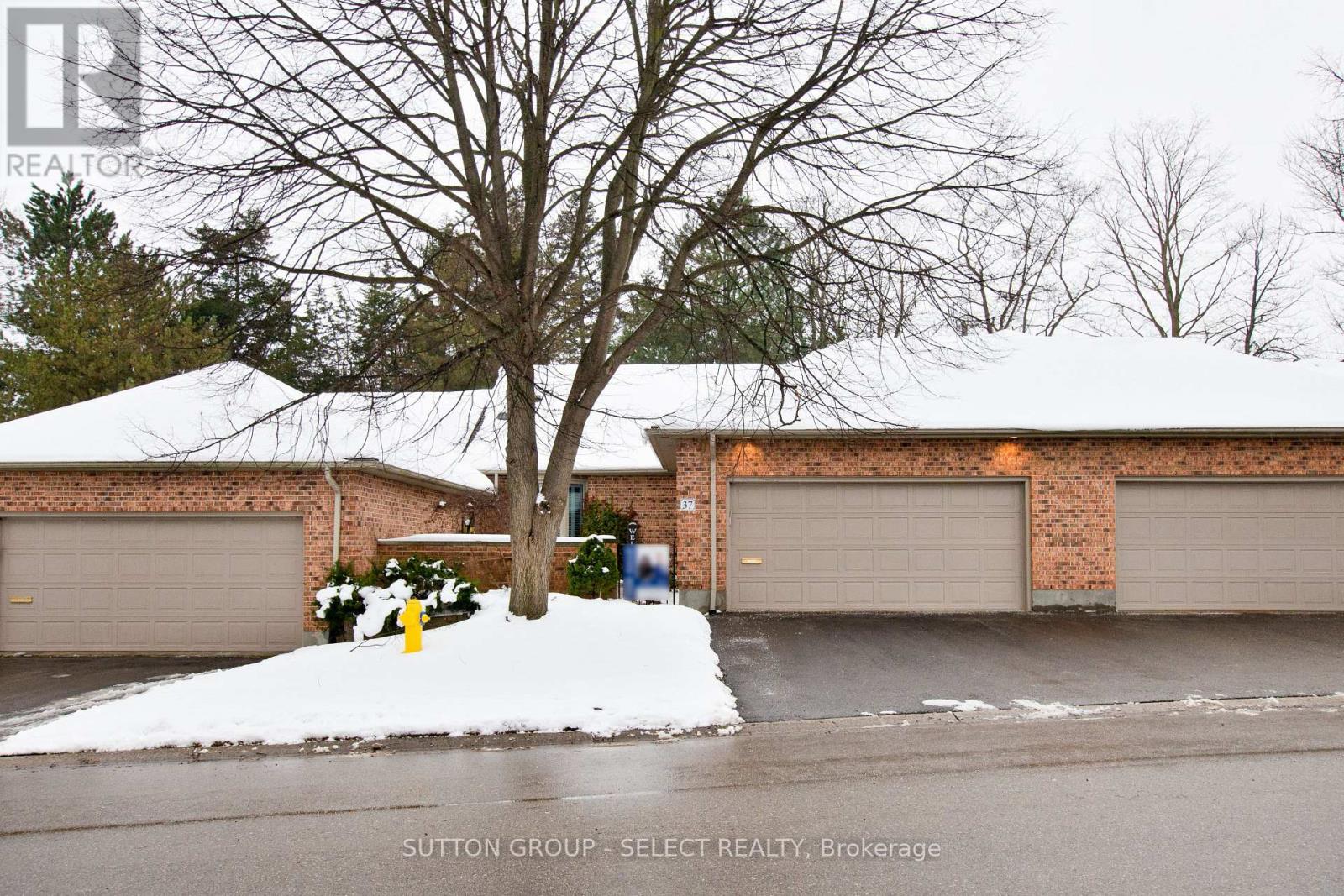 37 - 1443 COMMISSIONERS ROAD W, London South (South B)