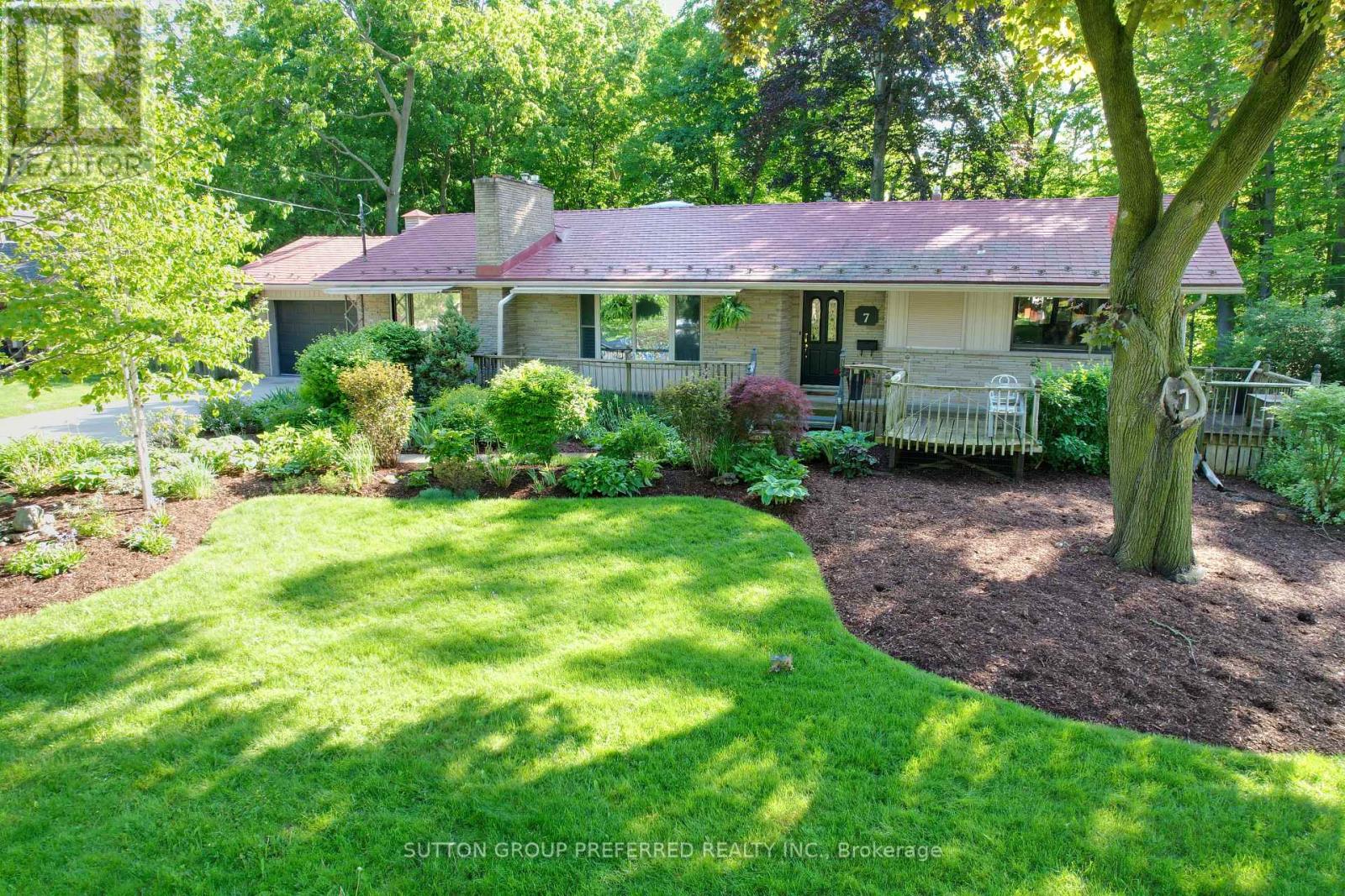 7 METAMORA CRESCENT, London North (North J)