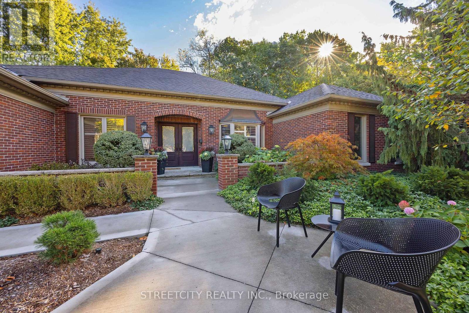 46 FOXBOROUGH GROVE, London South (South B)