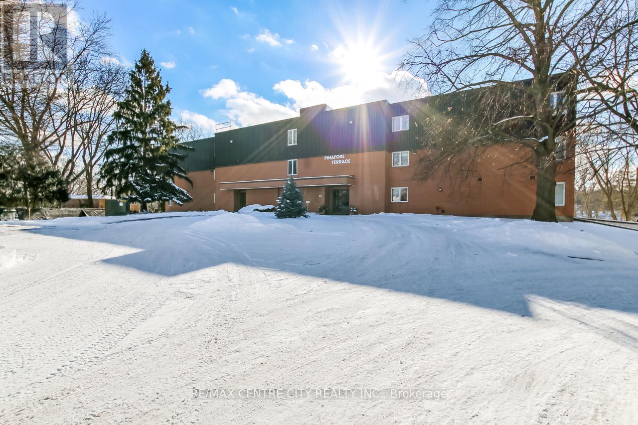 11 - 125 ELM STREET, St. Thomas