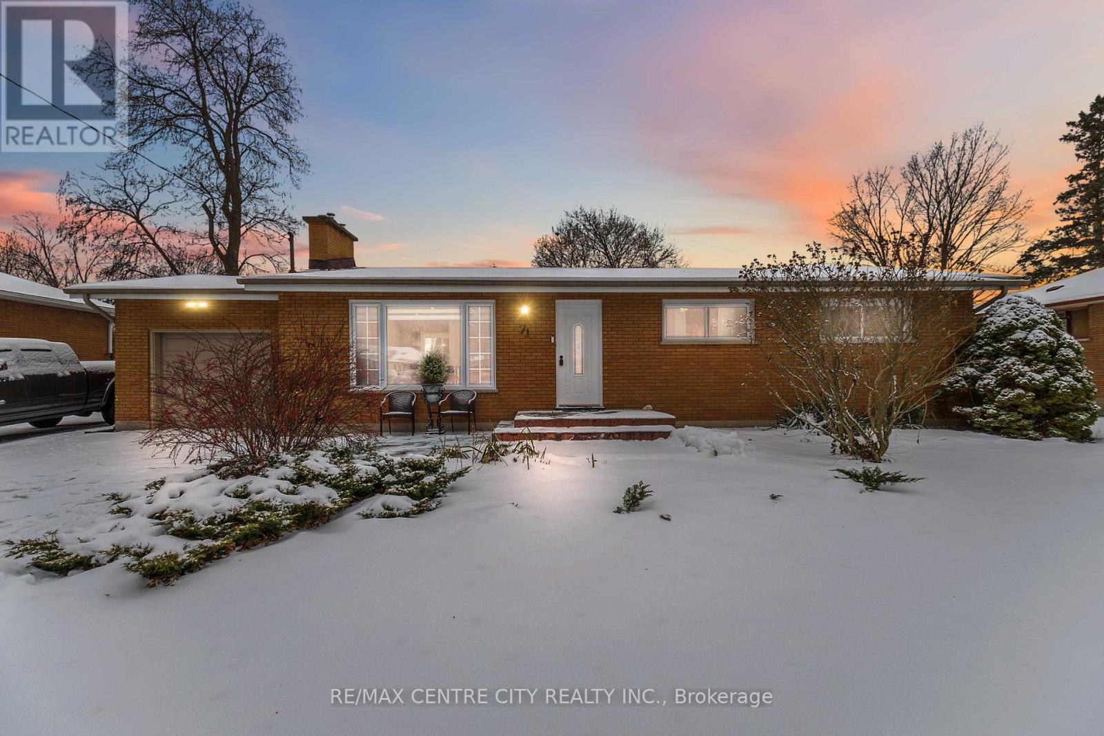 71 SUNRAY AVENUE, London South (South V)