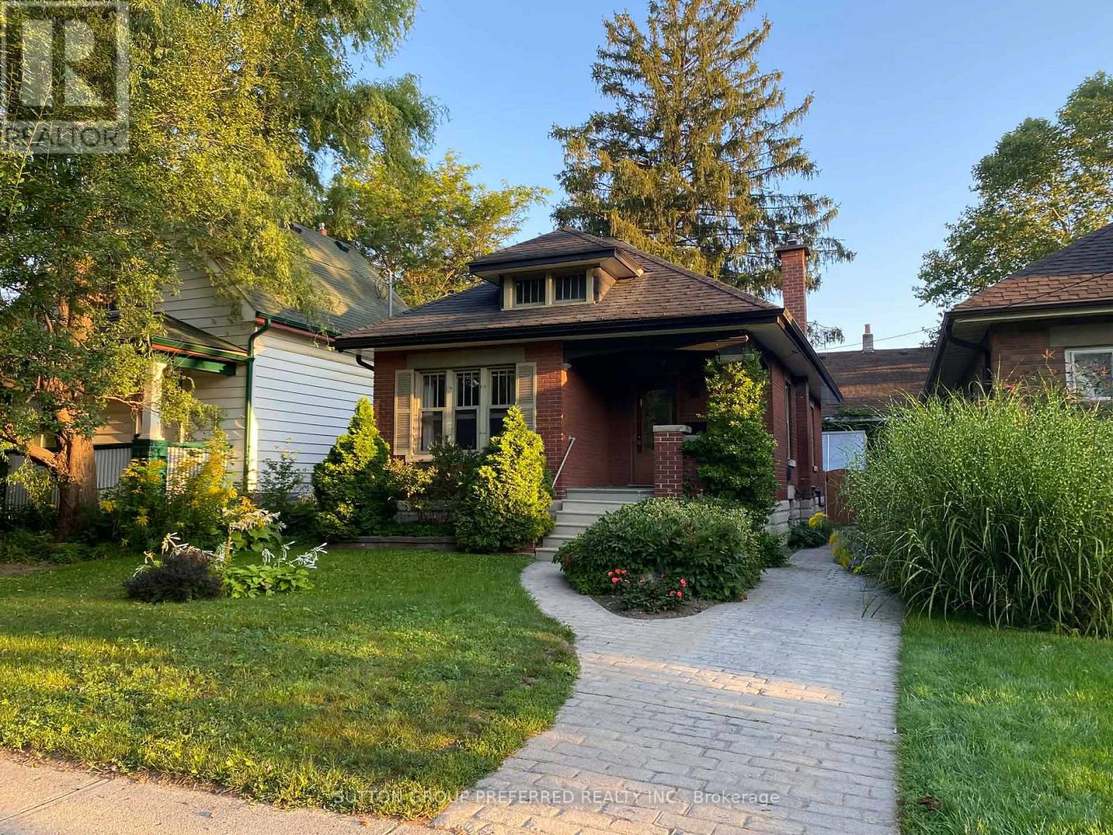 18 TECUMSEH AVENUE E, London South (South F)