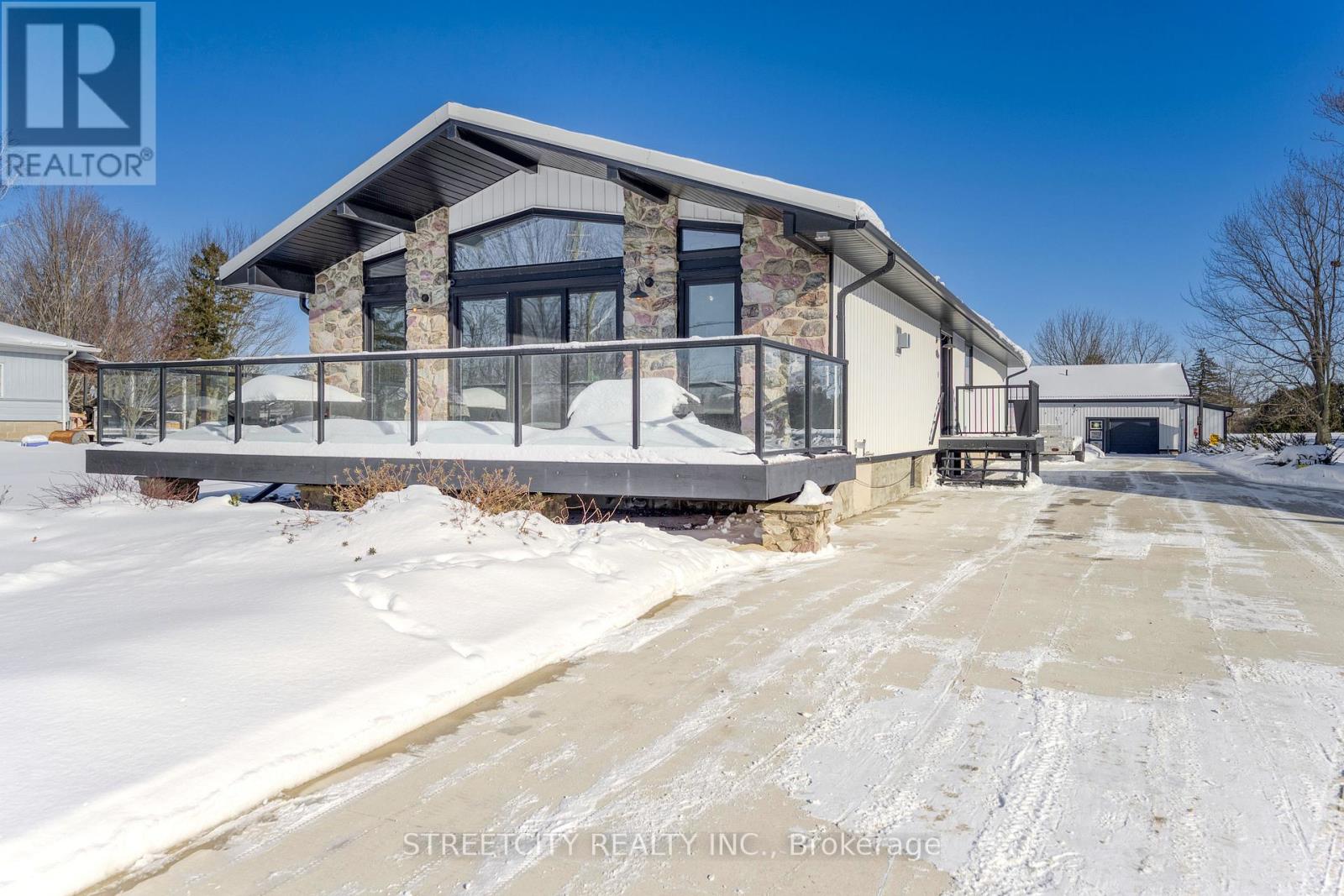 747 BROADWAY STREET, Plympton-Wyoming (Plympton Wyoming)