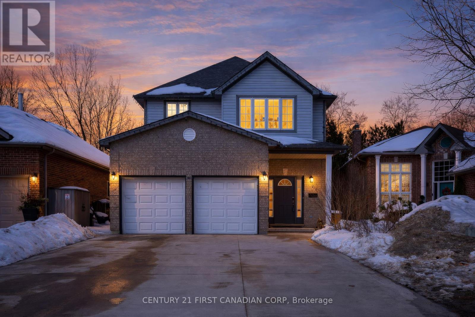 736 THORNWOOD DRIVE, London North (North P)