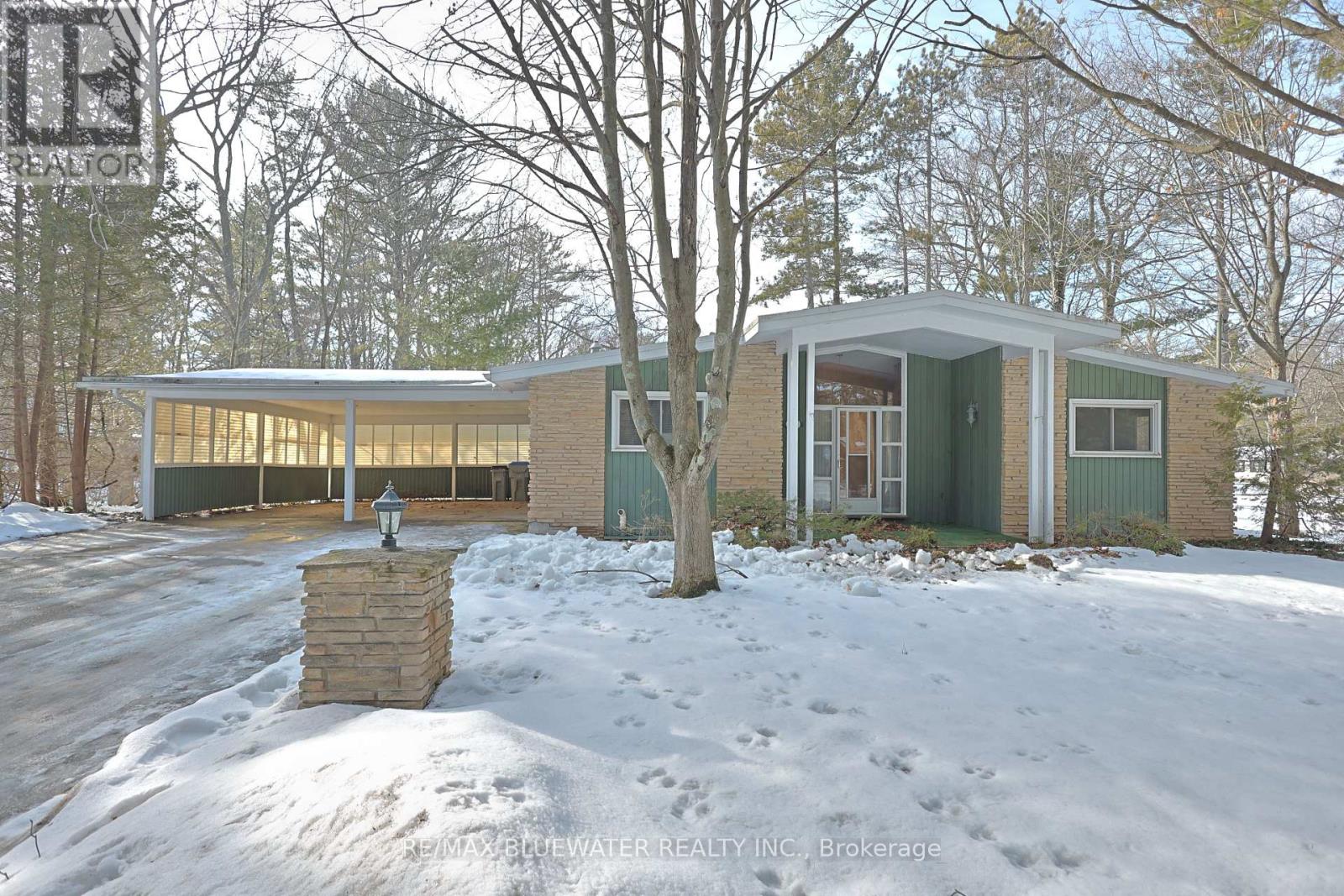 10318 RIVERSIDE DRIVE, Lambton Shores (Grand Bend)