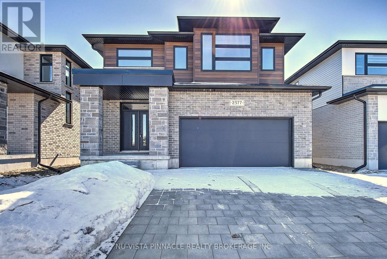 2577 BUROAK DRIVE, London North (North S)