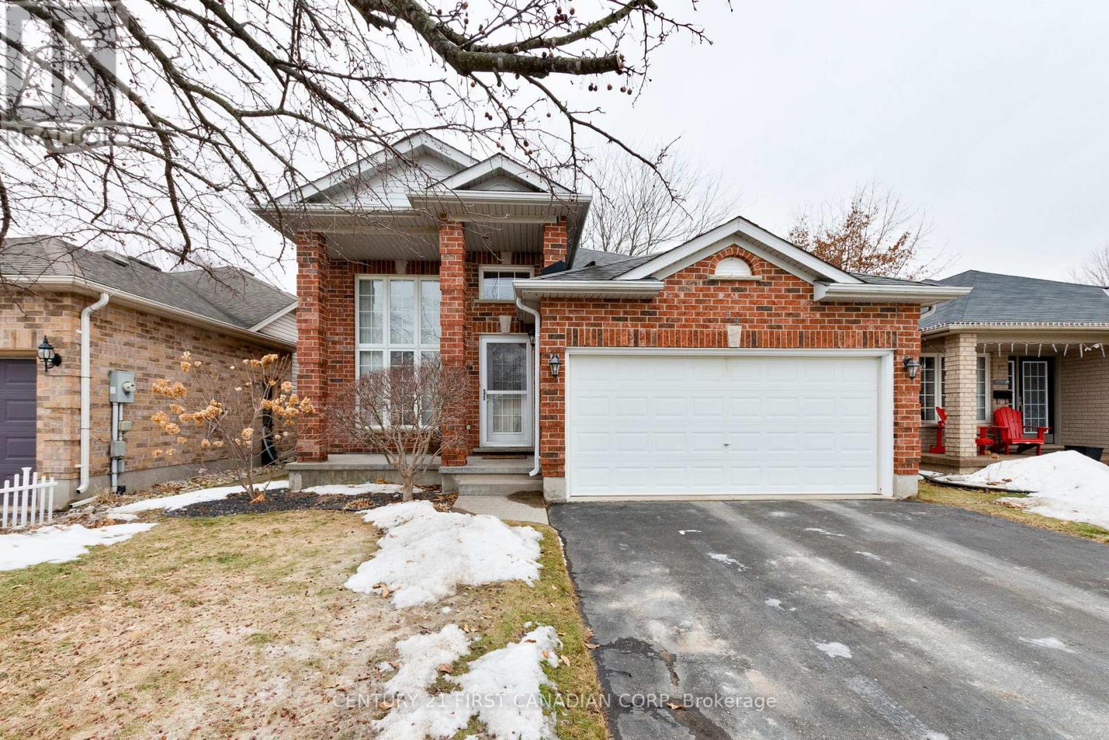 54 WILLOW CRESCENT, Strathroy-Caradoc (SE)