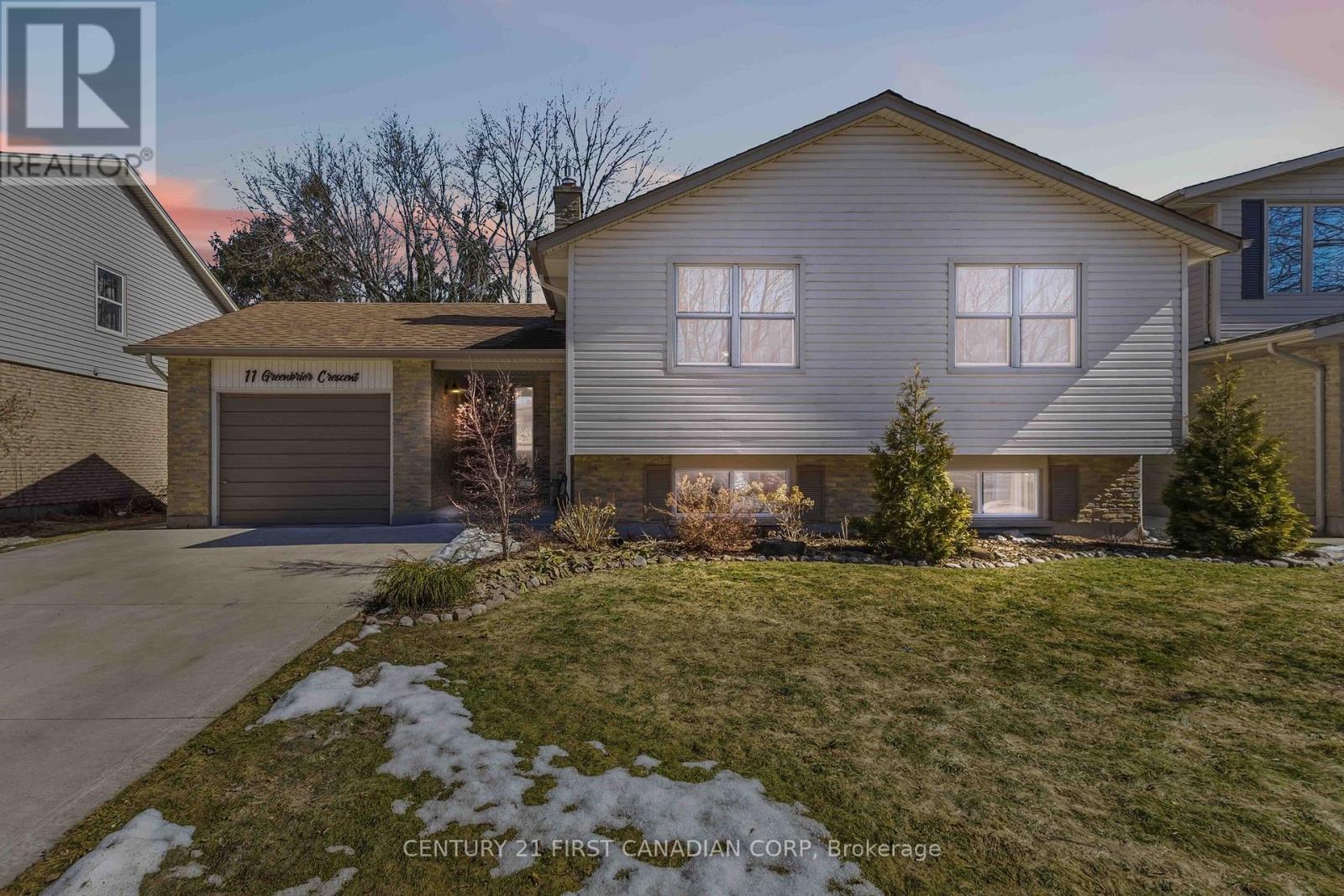 11 GREENBRIER CRESCENT, London South (South N)