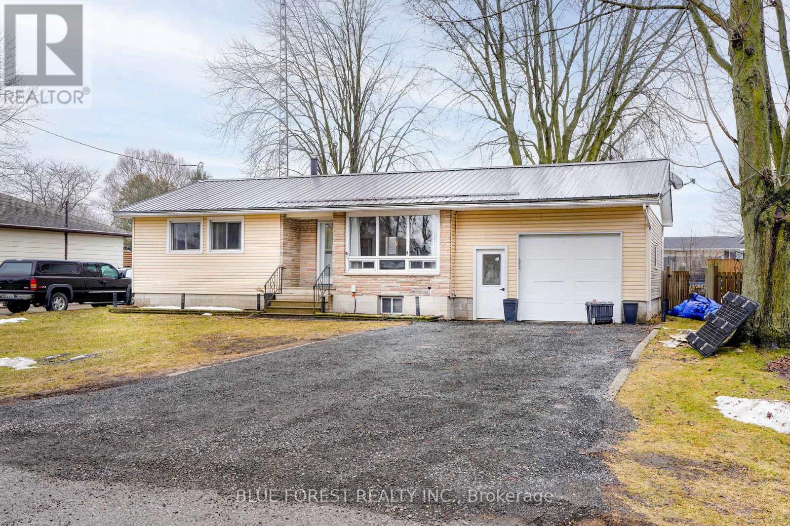 218 MAPLE STREET, West Elgin (West Lorne)