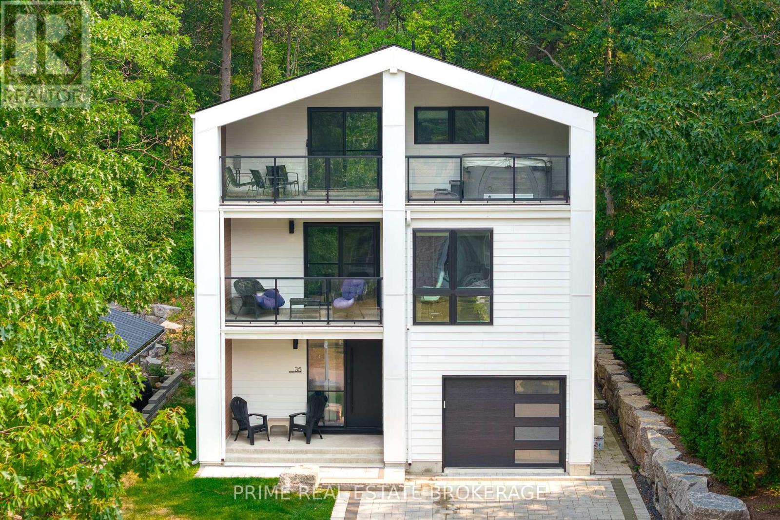 35 WALKER STREET, Lambton Shores (Grand Bend)