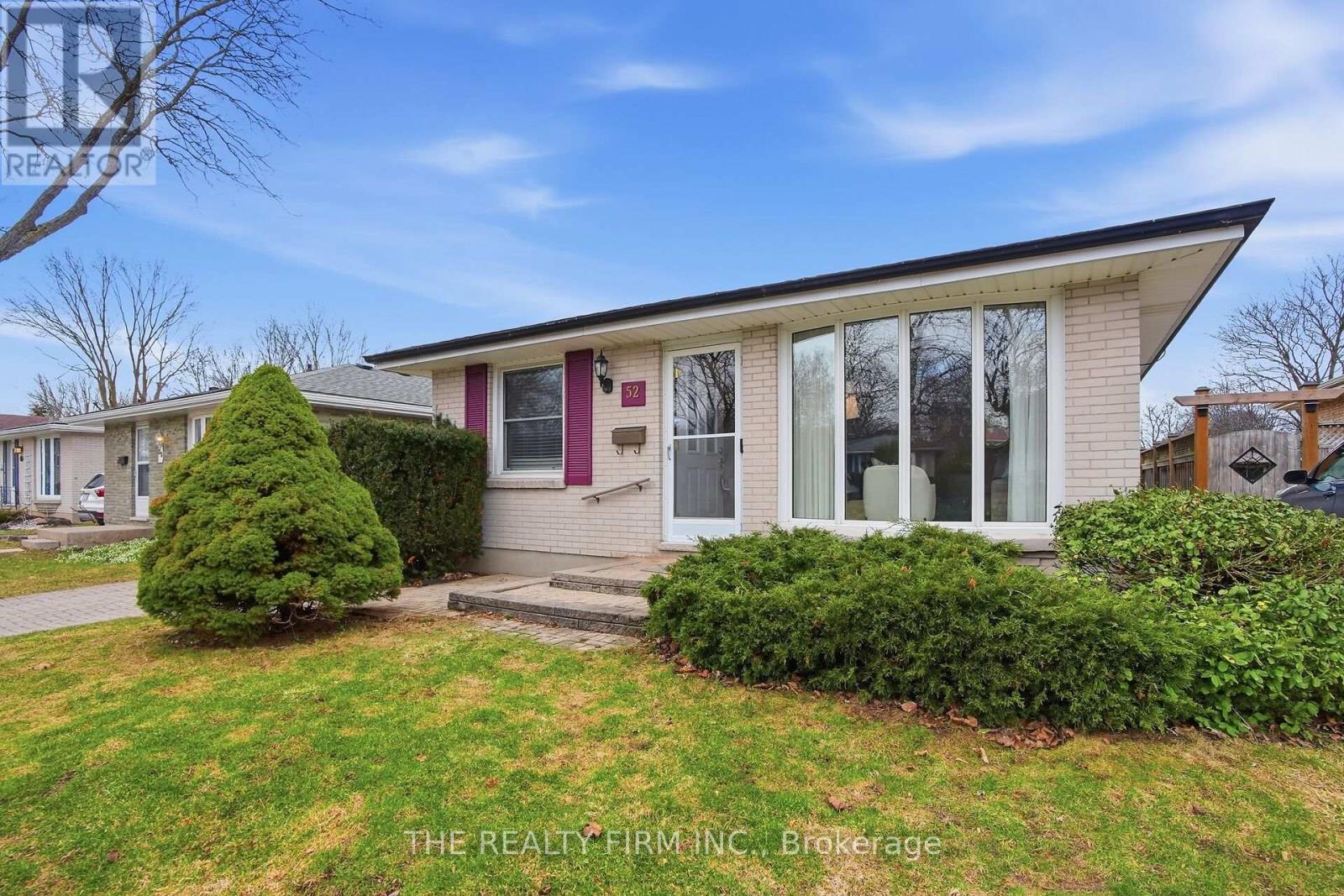 52 CLIFTON CRESCENT, London South (South Q)