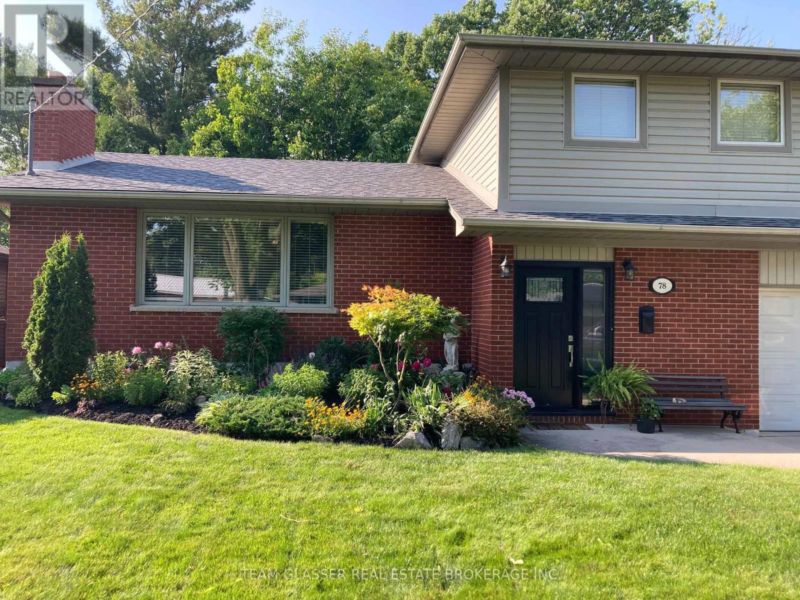 78 DENNIS AVENUE, London South (South V)