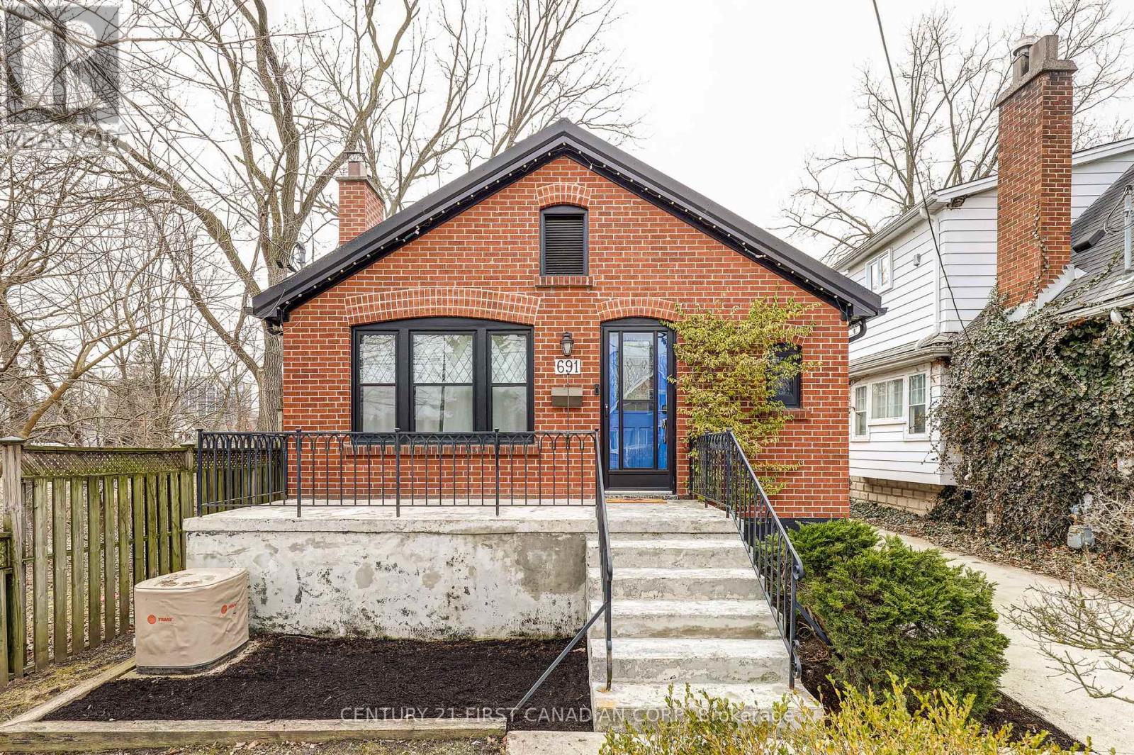 691 EMERY STREET E, London South (South G)