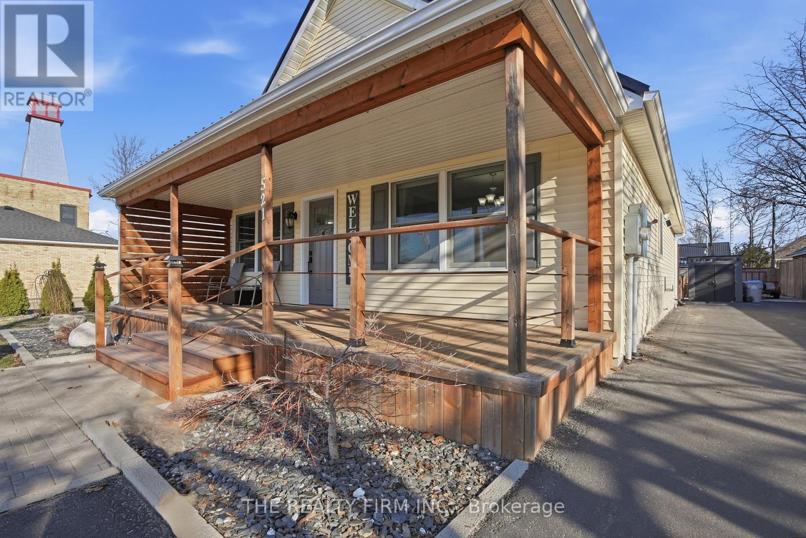 521 ONTARIO STREET, Warwick