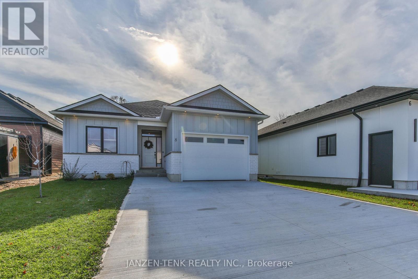 8 CHARLES COURT, Bayham (Port Burwell)