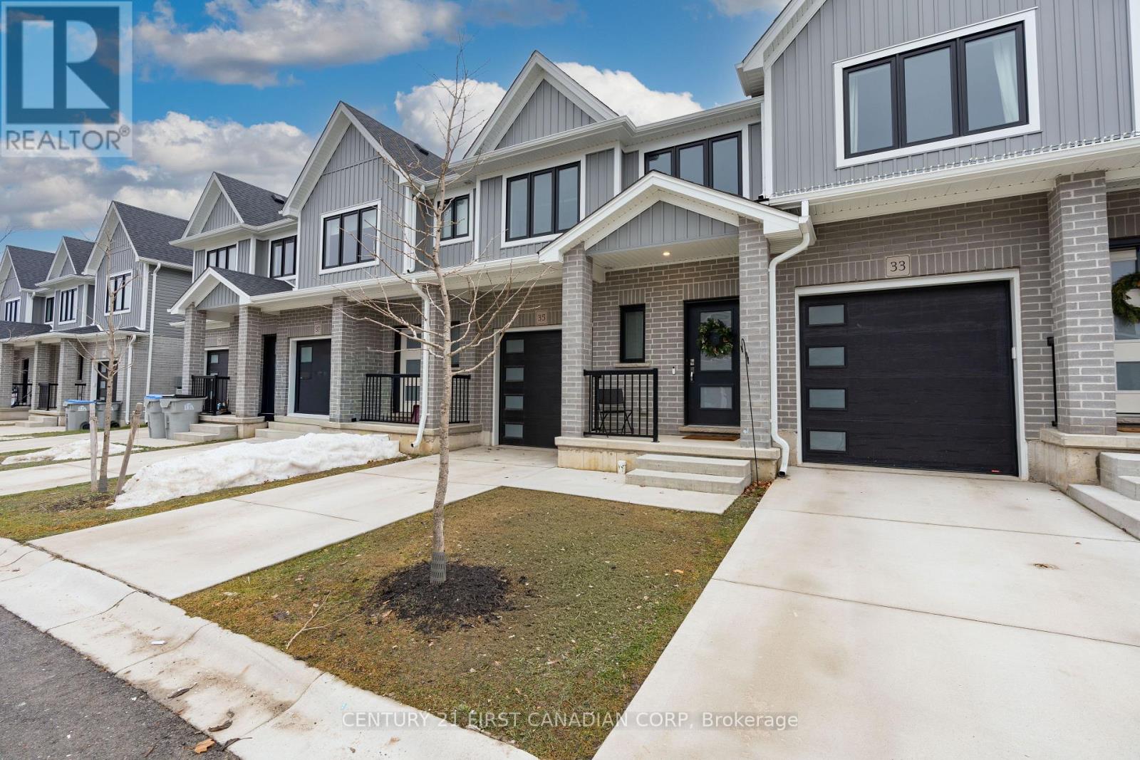 35 - 17 NICHOLSON STREET, Lucan Biddulph (Lucan)