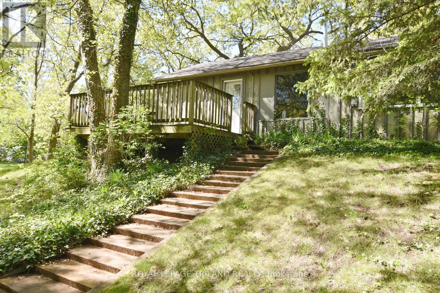 10111 HERBERT STREET, Lambton Shores (Port Franks)