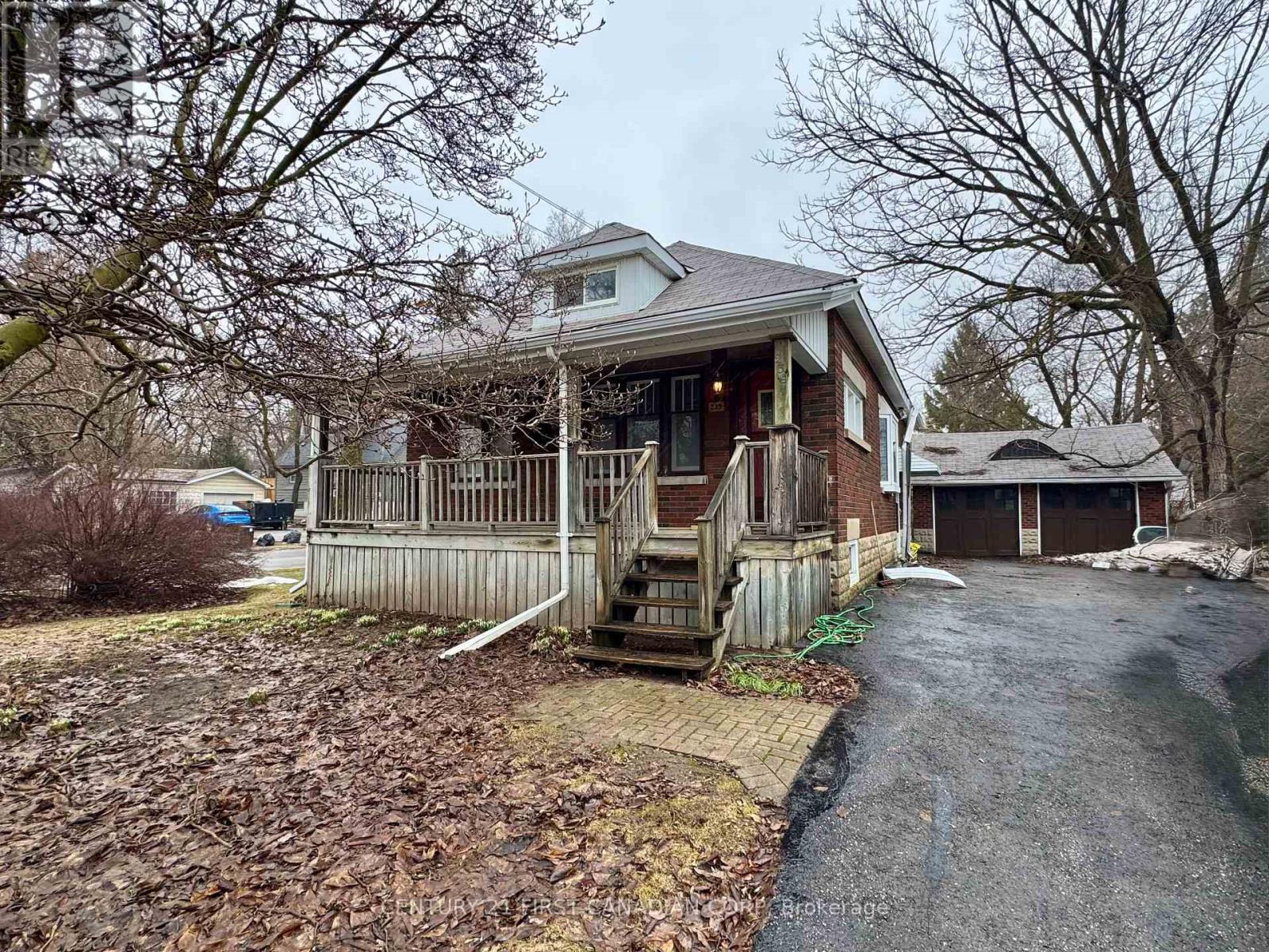 239 RIVERSIDE DRIVE, London North (North N)