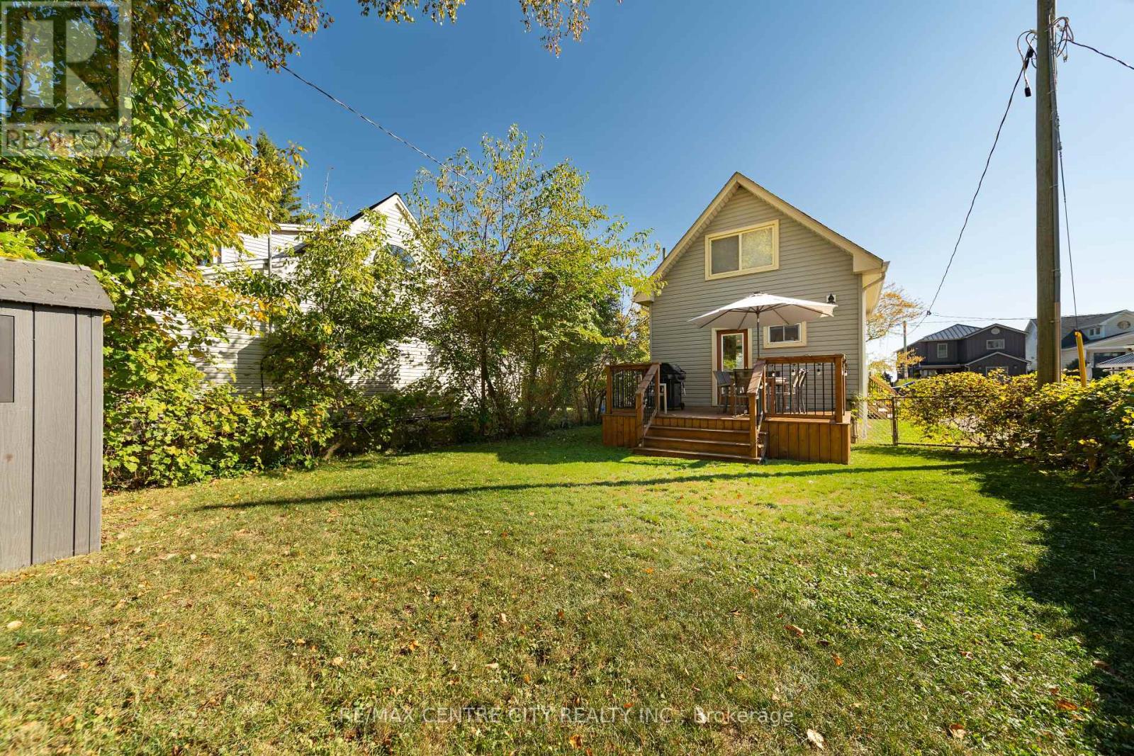 417 EDITH CAVELL BOULEVARD, Central Elgin