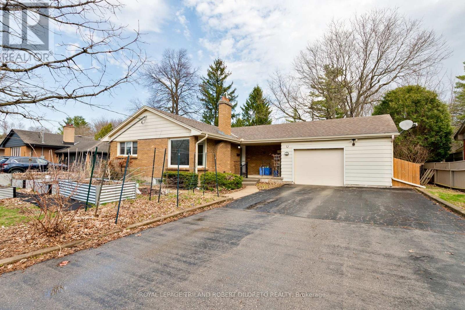 389 FOX AVENUE, London North (North K)