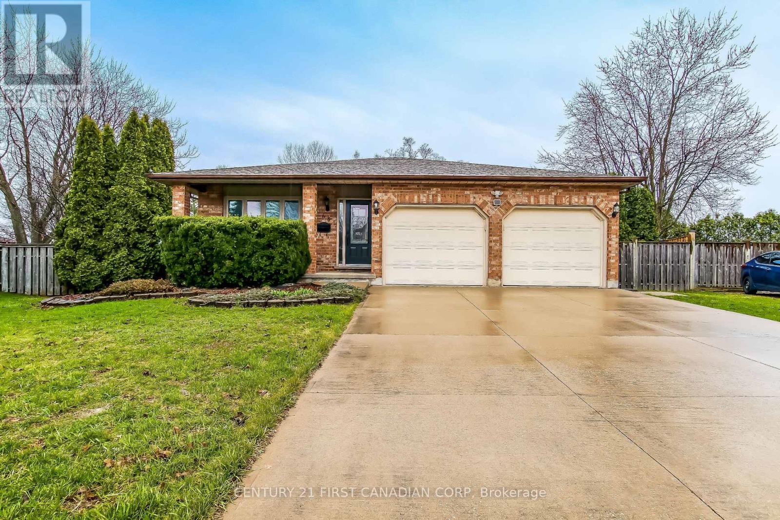 68 GOLFVIEW CRESCENT, London South (South Q)