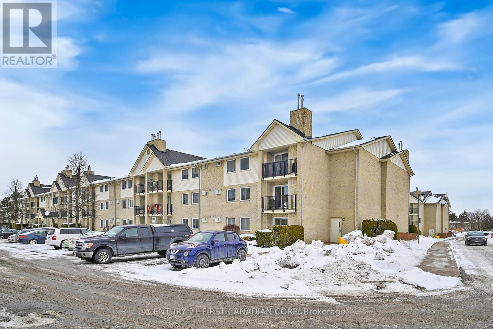 319 - 735 DEVERON CRESCENT, London South (South T)