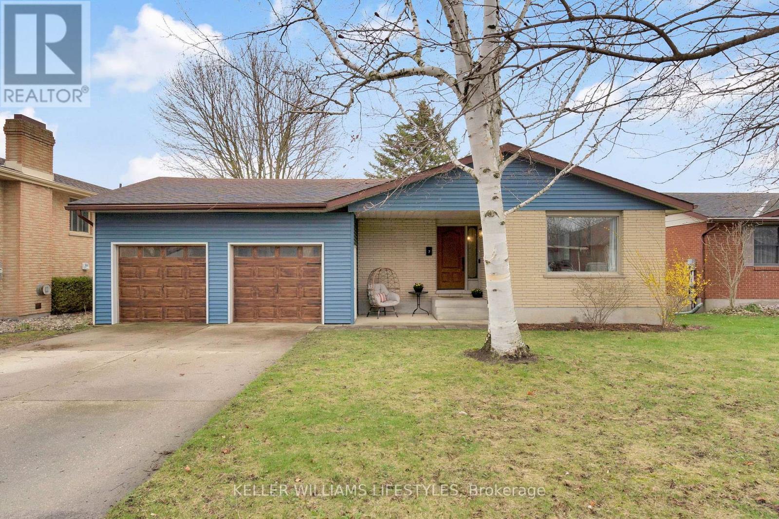 7 LOCKE HEIGHTS, Strathroy-Caradoc (NE)