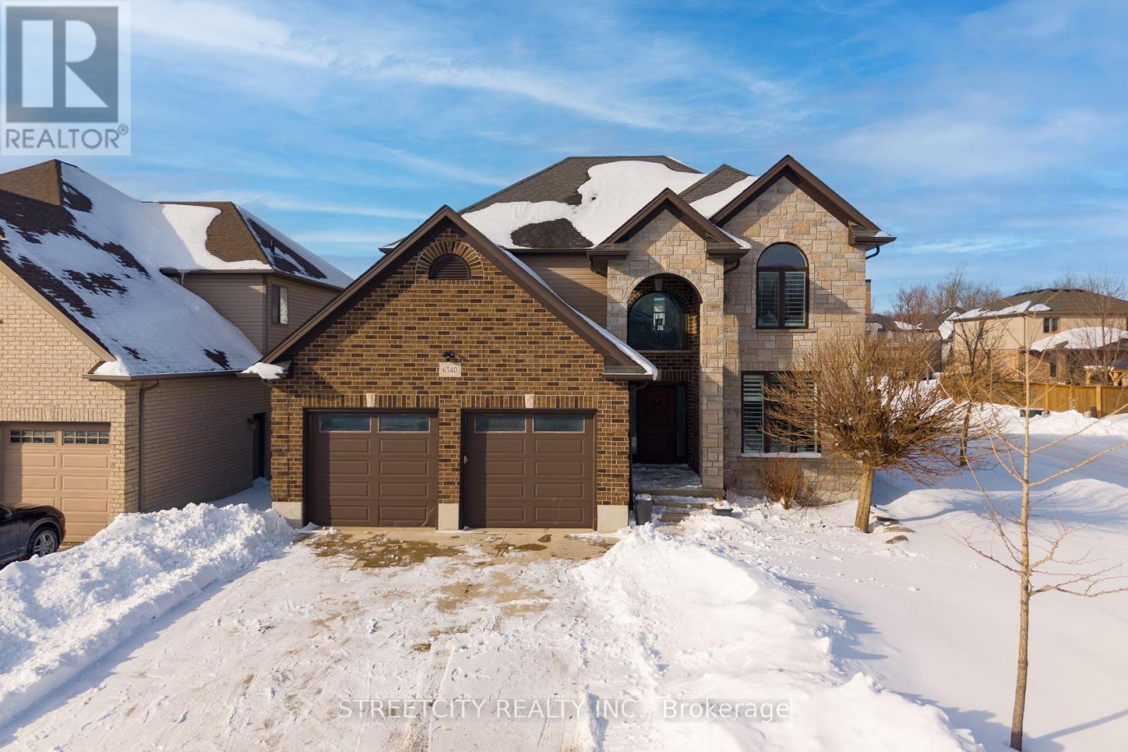 6540 UPPER CANADA CROSS, London South (South V)