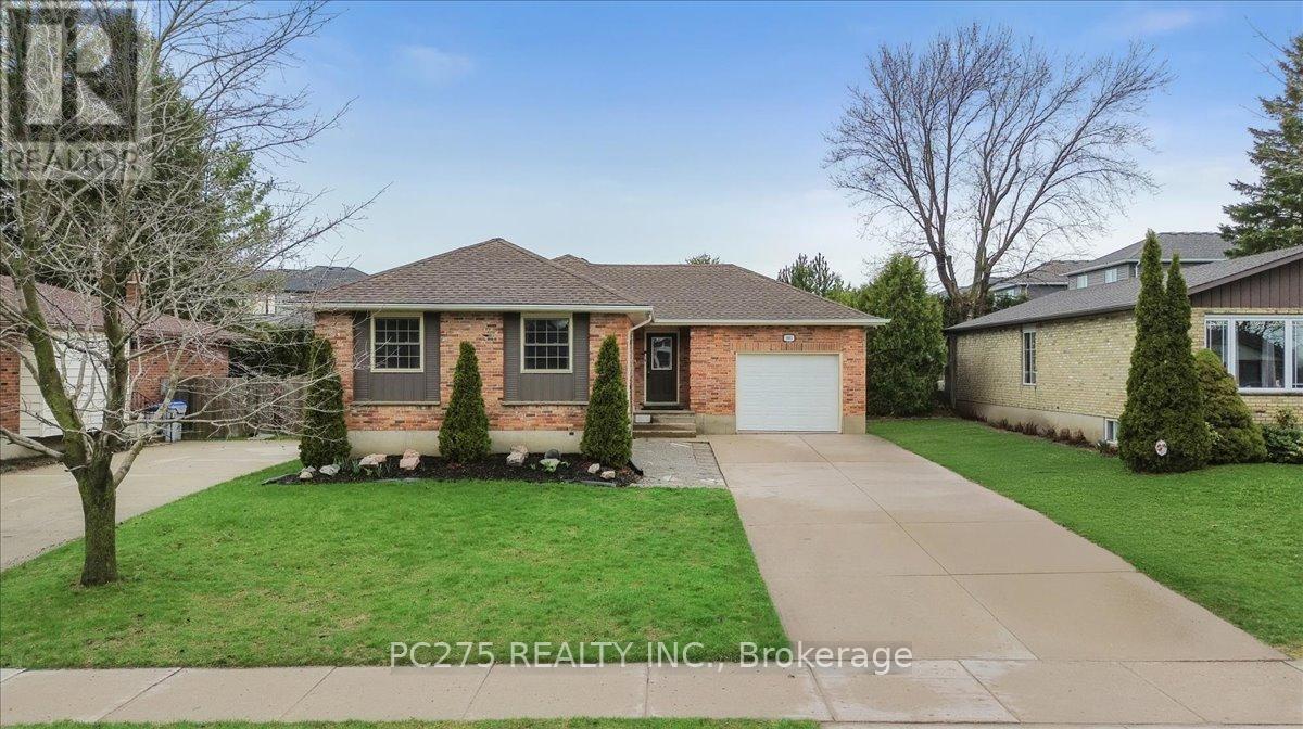 105 GIBSON CRESCENT, Lucan Biddulph (Lucan)