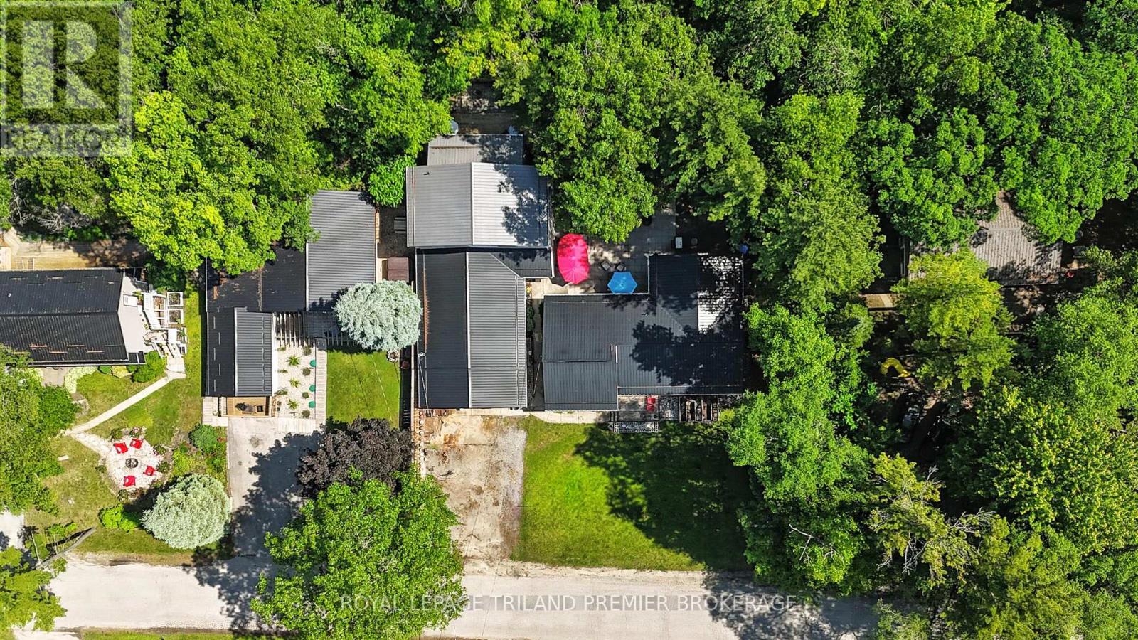 7710 CLAYTON STREET, Lambton Shores (Port Franks)