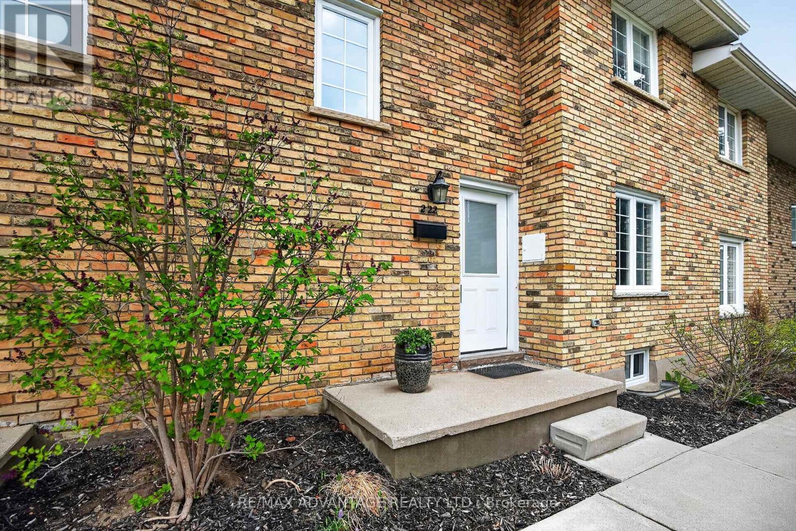 222 HOMESTEAD CRESCENT, London North (North F)