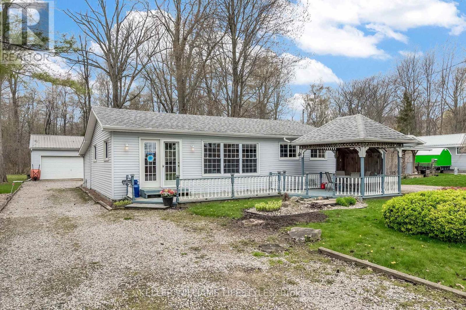 9900 LAKE ROAD, Lambton Shores (Kettle Point)
