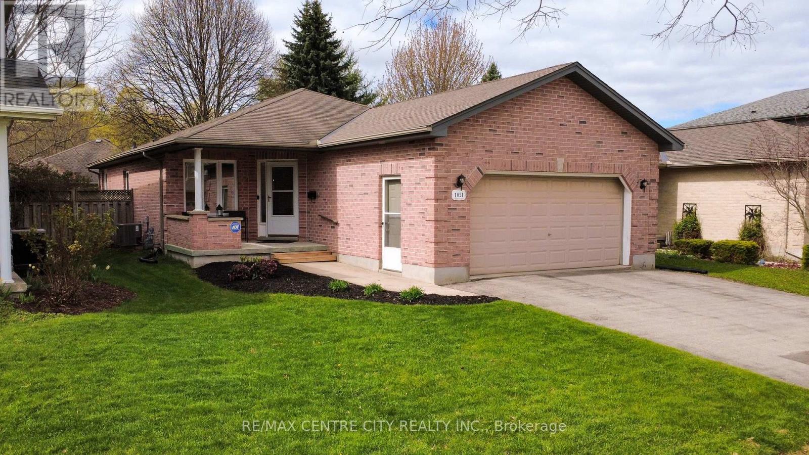 1021 SOUTH WENIGE DRIVE, London North (North C)
