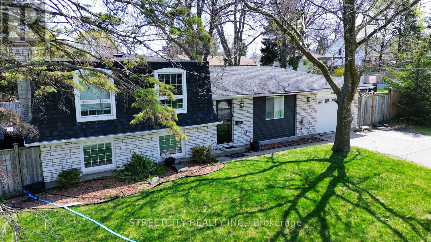 1508 LEN AVENUE, Sarnia