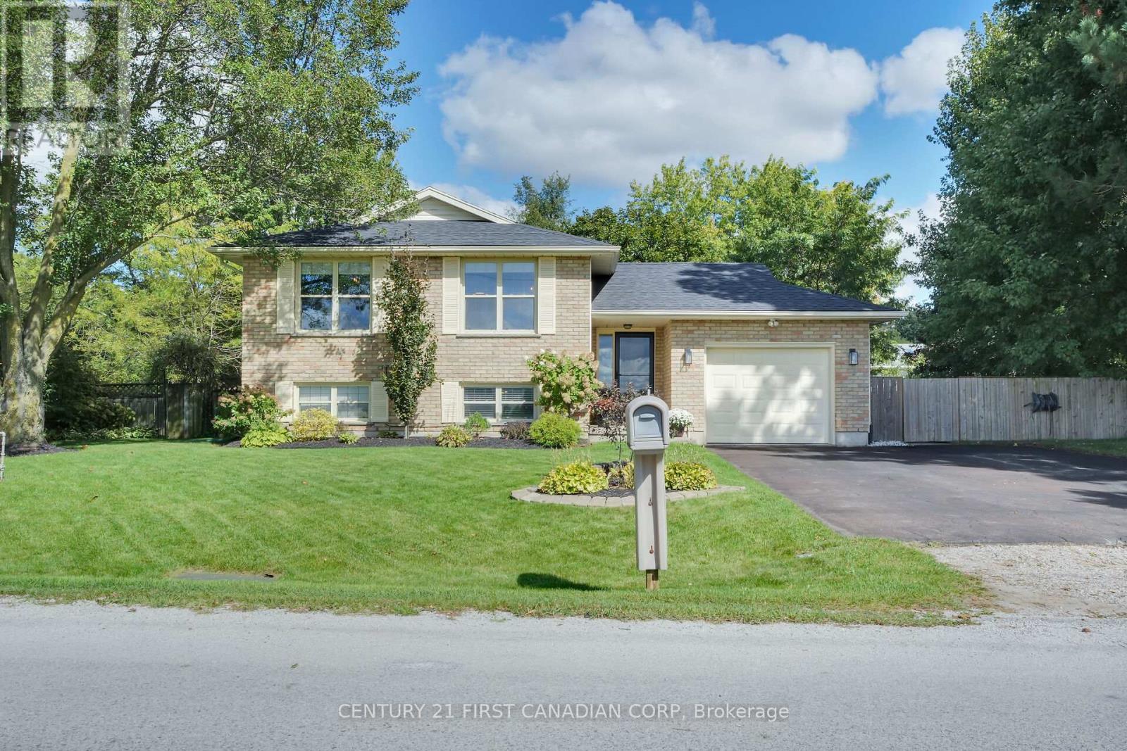 22630 ROUGHAM ROAD, Strathroy-Caradoc (Mount Brydges)