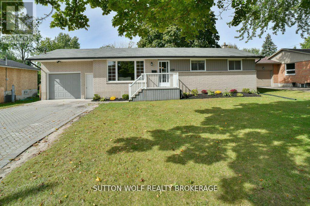 566 DEWAN STREET, Strathroy-Caradoc (NE)