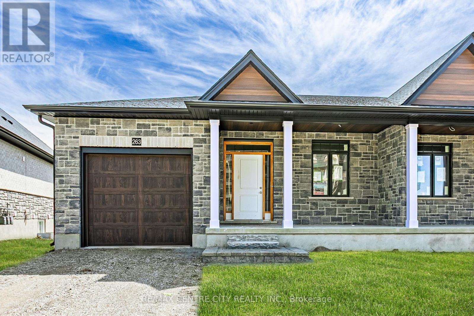 263 SOUTH CARRIAGE ROAD, London North (North I)