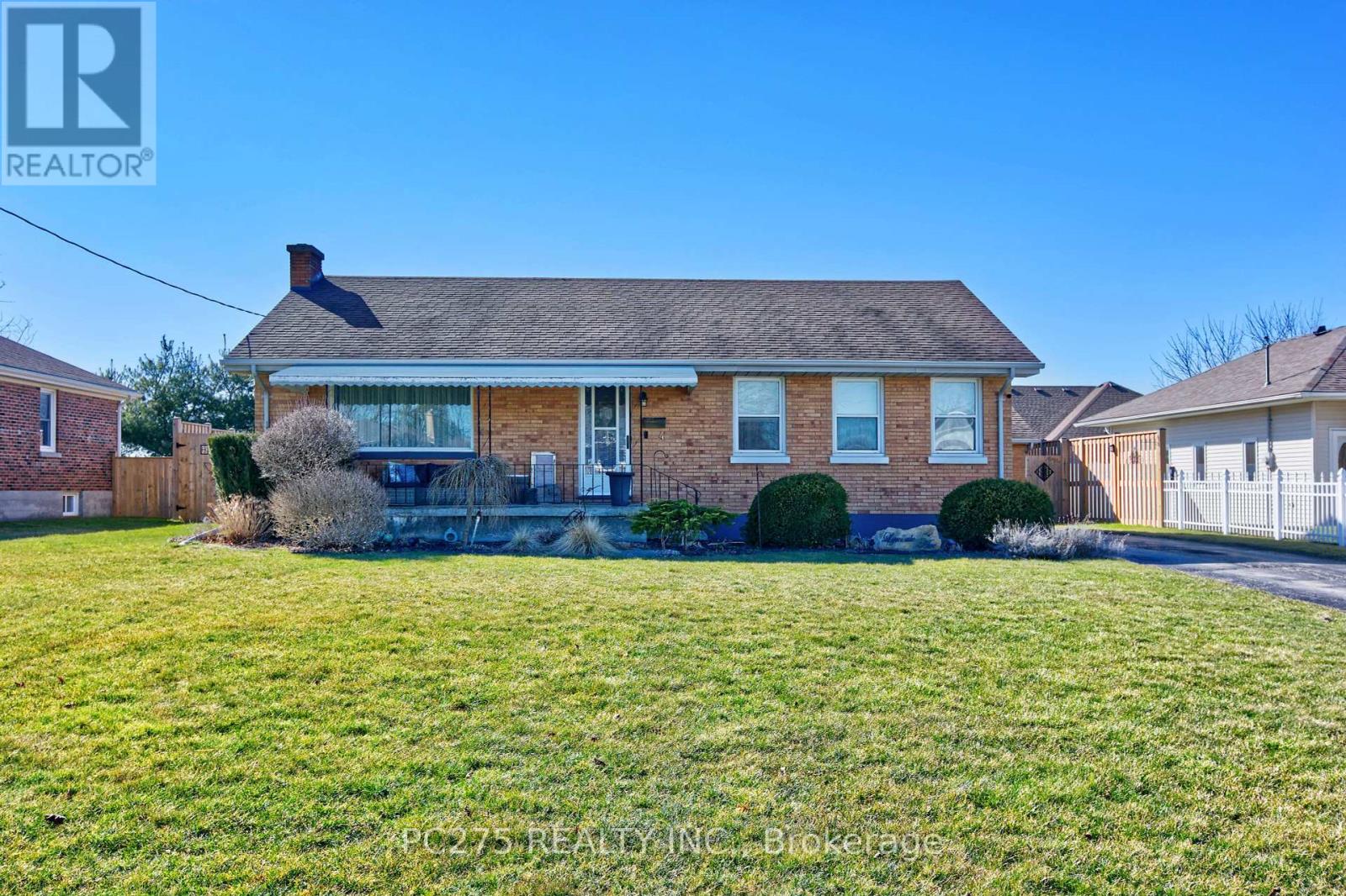 4 LYNDALE AVENUE, Central Elgin