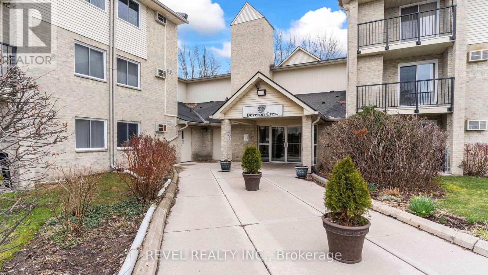 217 - 725 DEVERON CRESCENT S, London South (South T)
