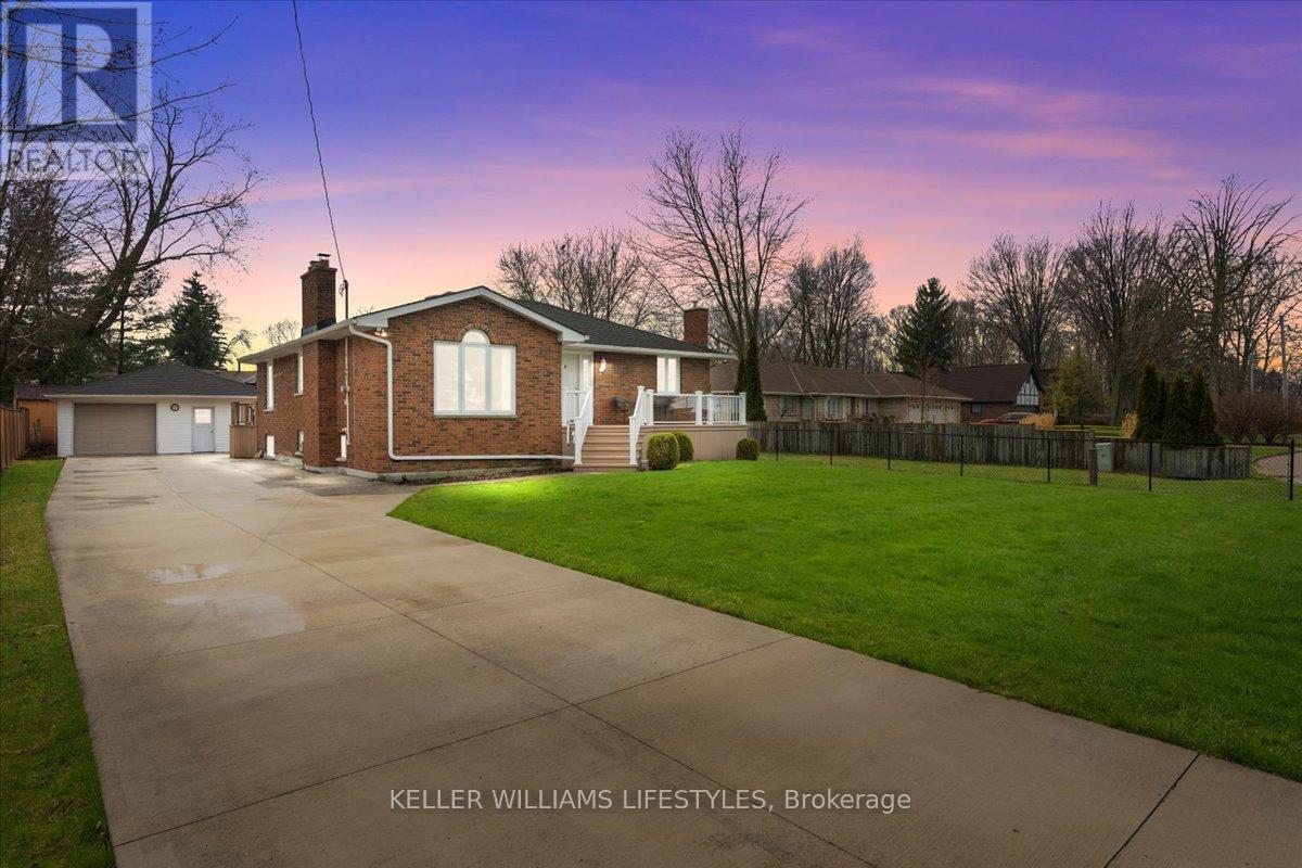 3241 DEVONSHIRE ROAD, Plympton-Wyoming (Plympton Wyoming)
