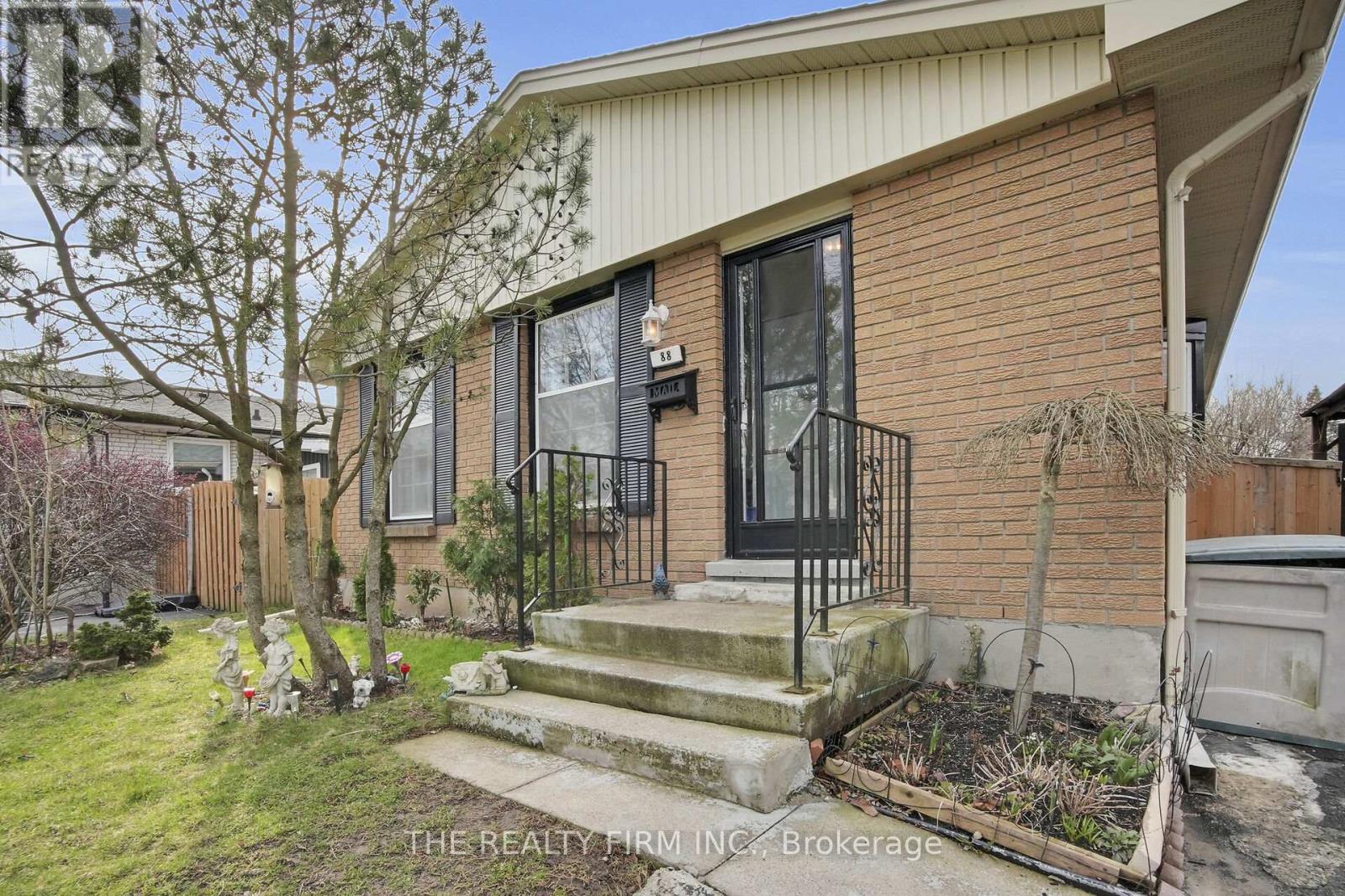 88 METCALFE CRESCENT, London South (South Y)